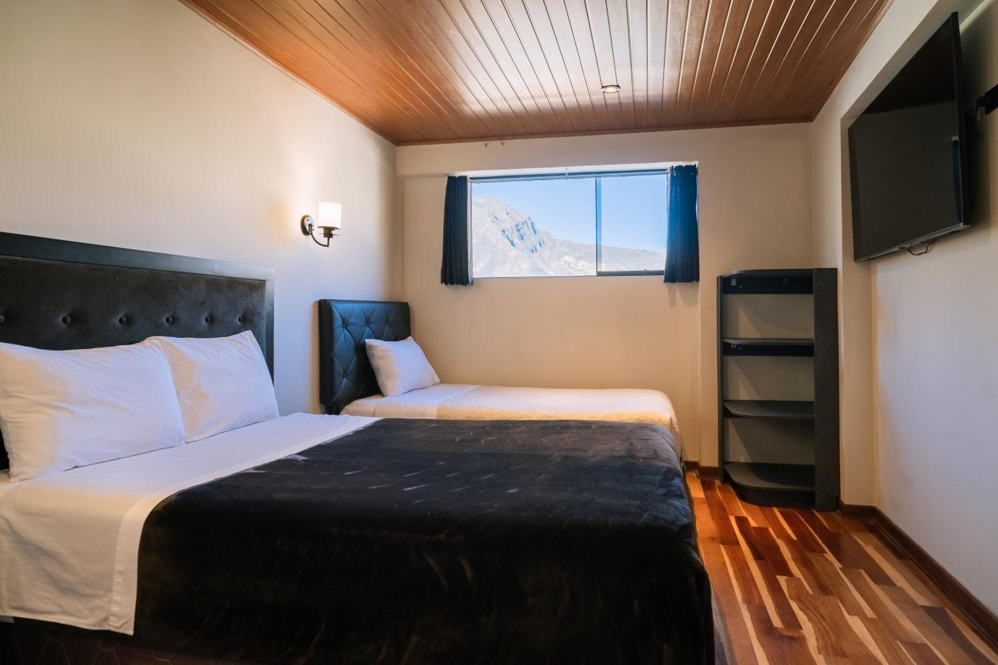 Hotel California Урубамба Экстерьер фото