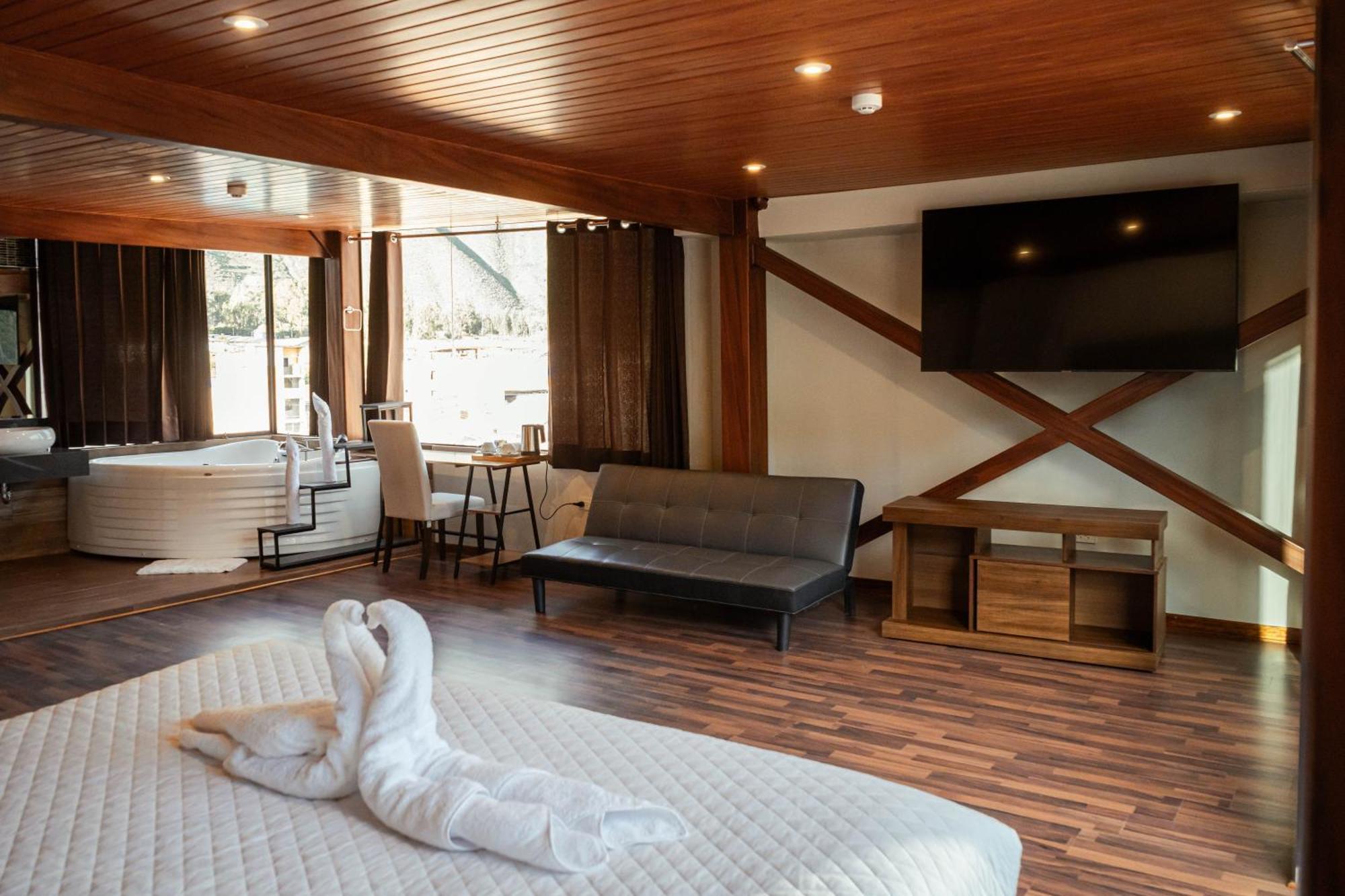 Hotel California Урубамба Экстерьер фото