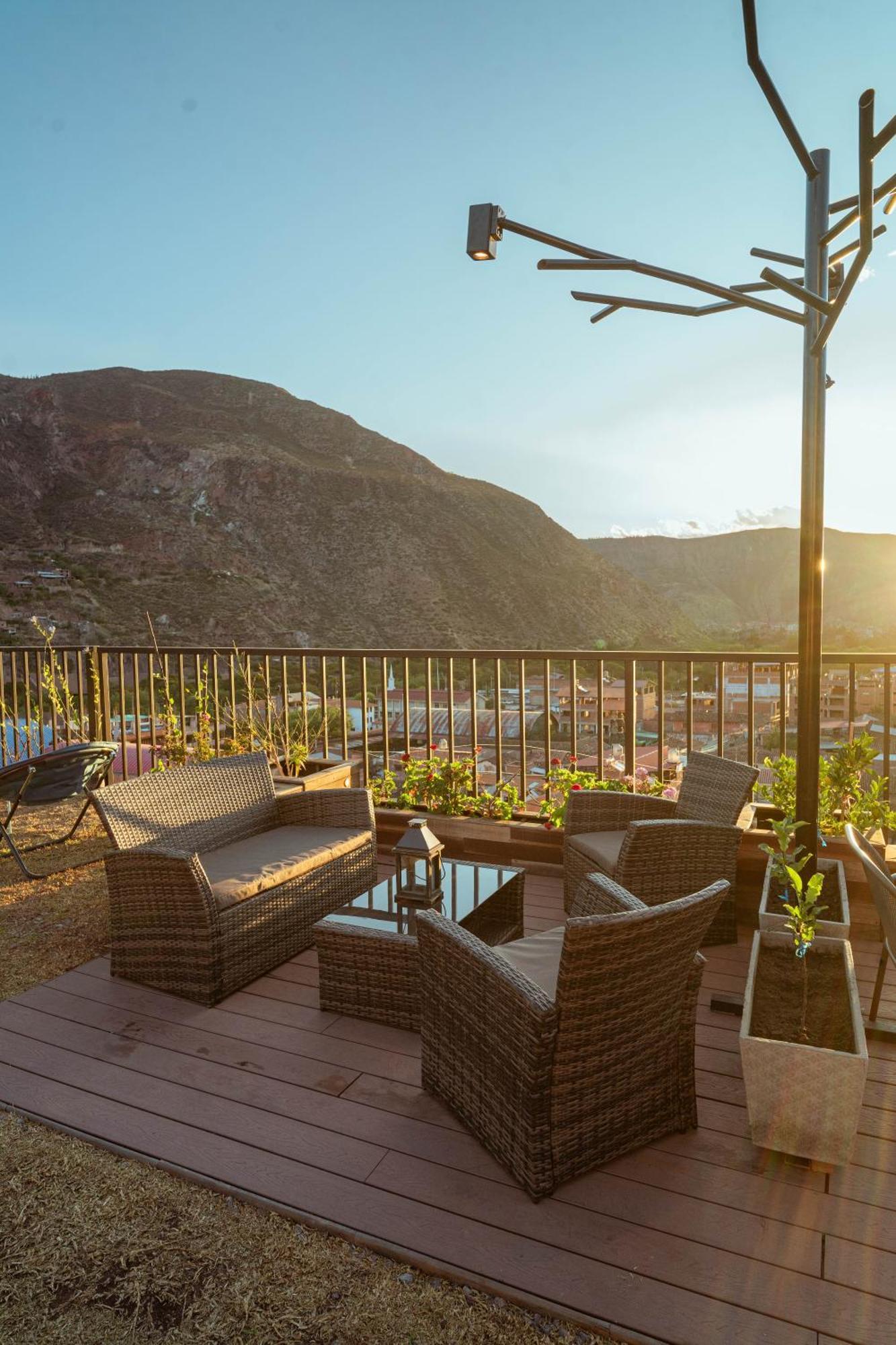 Hotel California Урубамба Экстерьер фото